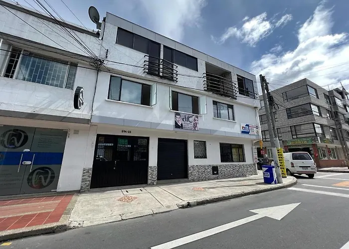Aparta-Estudio Ciudad Jardin Norte 202
